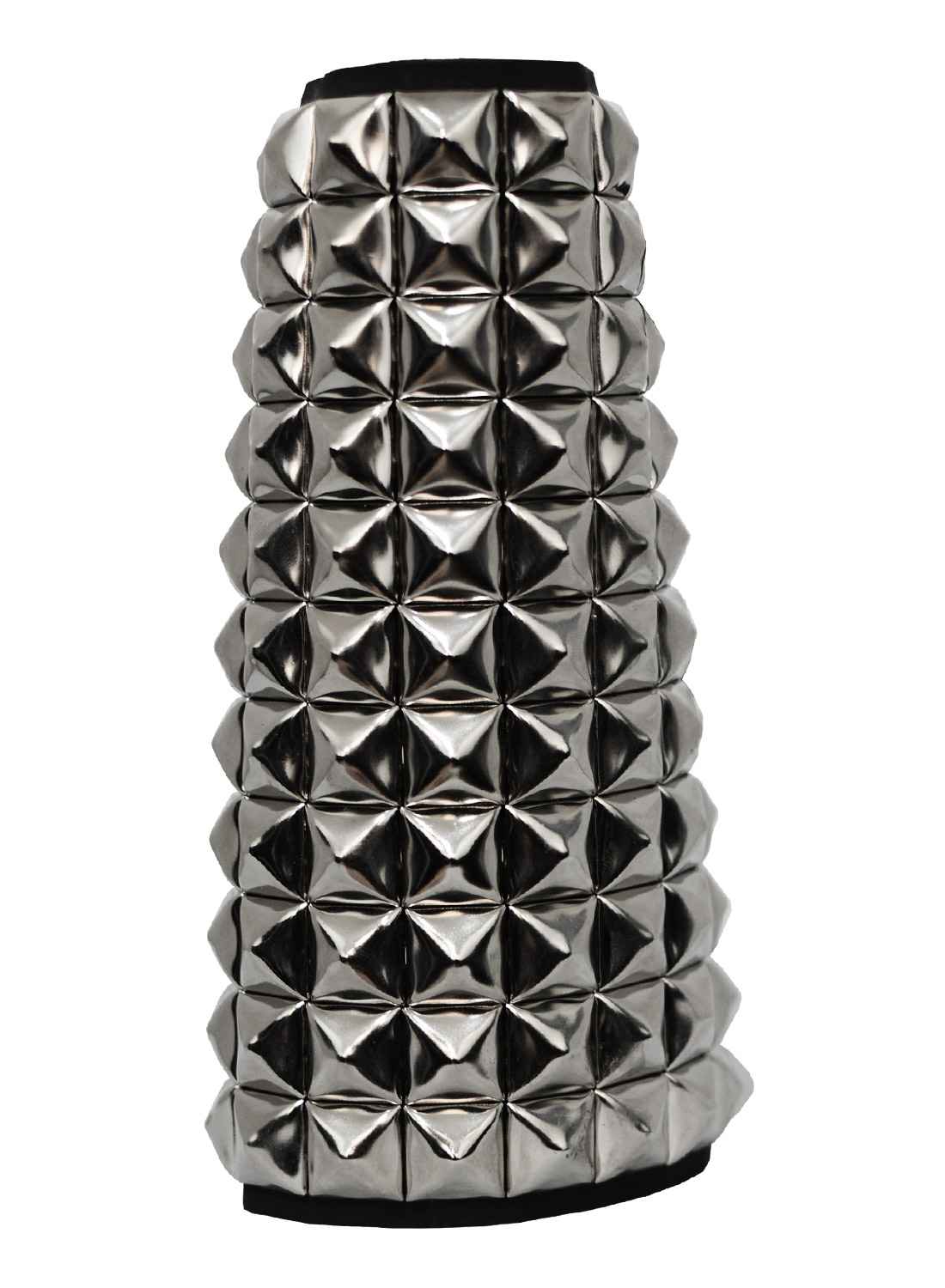 11-rivinen pyramidikuvioinen nahkaranneke