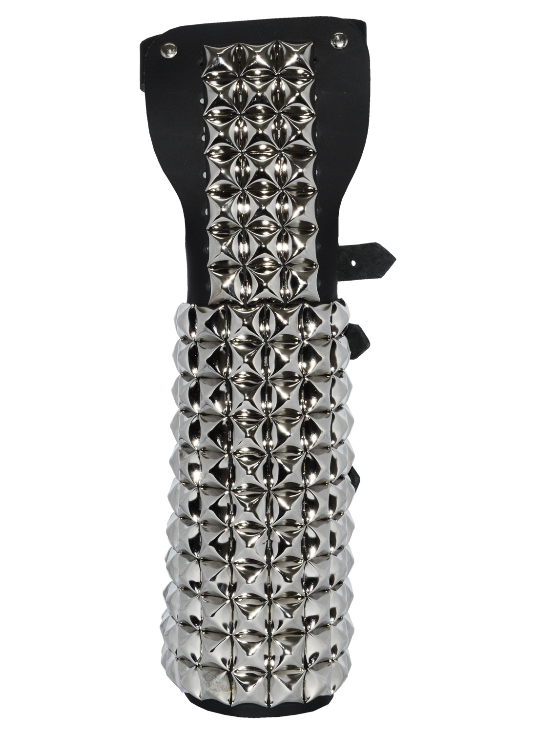 Rautainen nyrkki -pyramidi-nahkaranneke