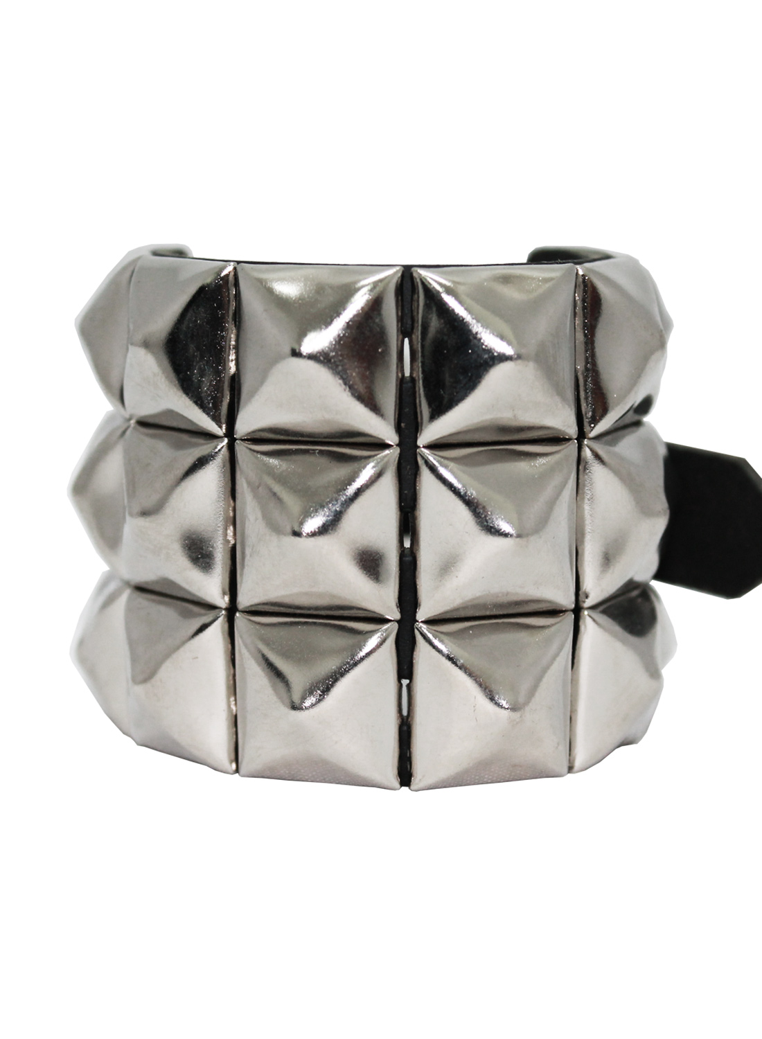 3-rivinen pyramidiranneke